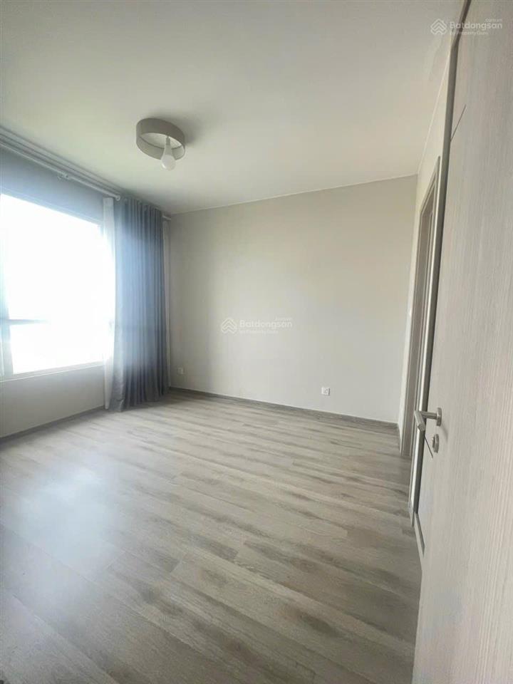 Cho thuê căn góc 3pn đón gió nam view thoáng, full đồ nội thất dọn vào ở được ngay tại seasons