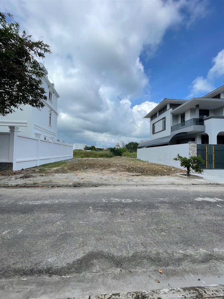 Bán đất ngay trung tâm hành chính bà rịa 238.4m2 đất ở toàn bộ giá 8.5 tỷ