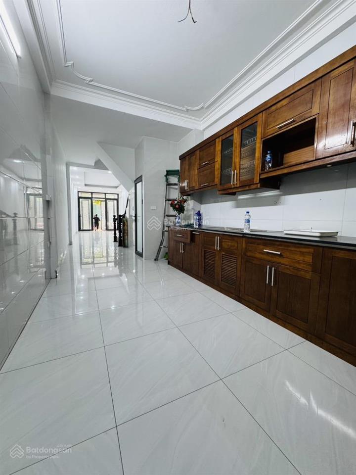 Bán nhà ngõ 13 lĩnh nam, dt 45m2, 4tầng, 6 ngủ, ô chờ tm giá 10,6 tỷ, mặt ngõ thông oto đỗ sát nhà