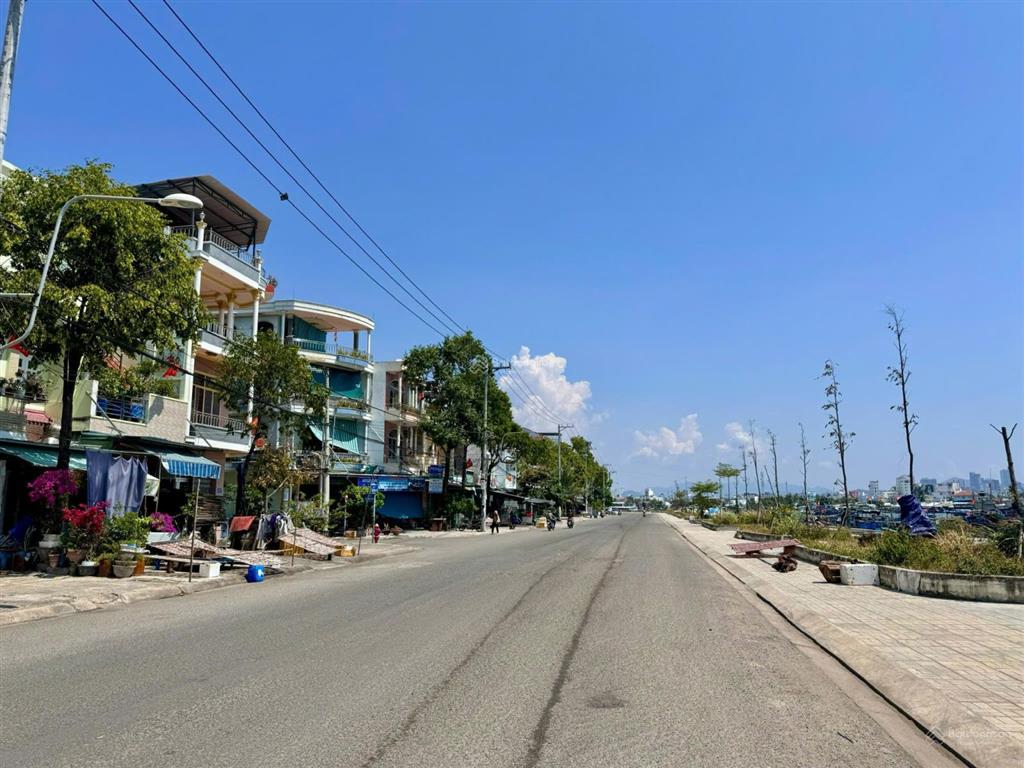 Bán đất nguyễn văn linh nha trang mặt biển hòn rớ, xây 6 tầng, giá tốt