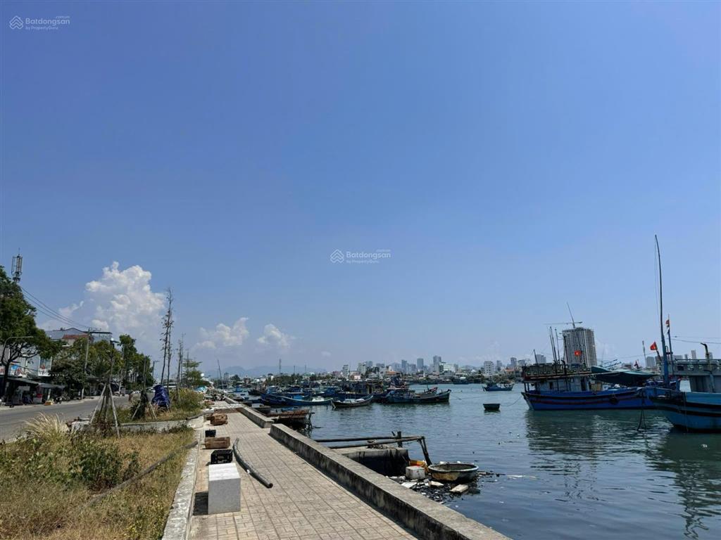 Bán đất nguyễn văn linh nha trang mặt biển hòn rớ, xây 6 tầng, giá tốt