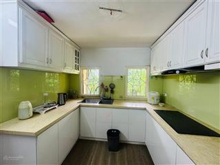 Bán căn hộ tập thể siêu hiếm  mặt phố trần huy liệu  view mặt hồ  sổ to.