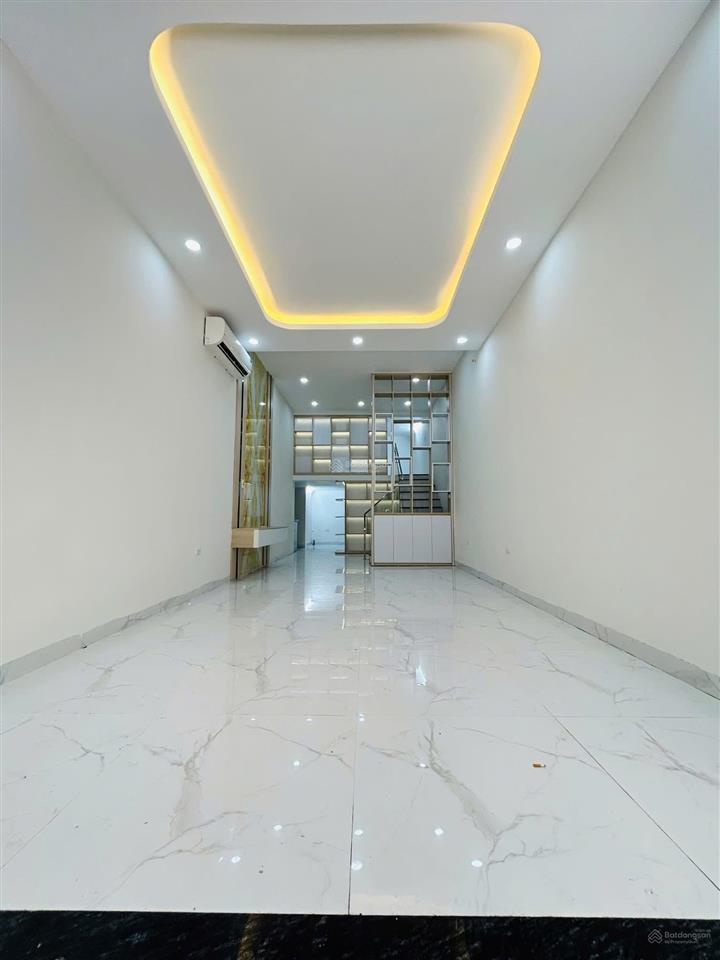 Bán tập thể tầng 1  khu vĩnh phúc  ô tô dừng tránh đỗ  kinh doanh đỉnh.