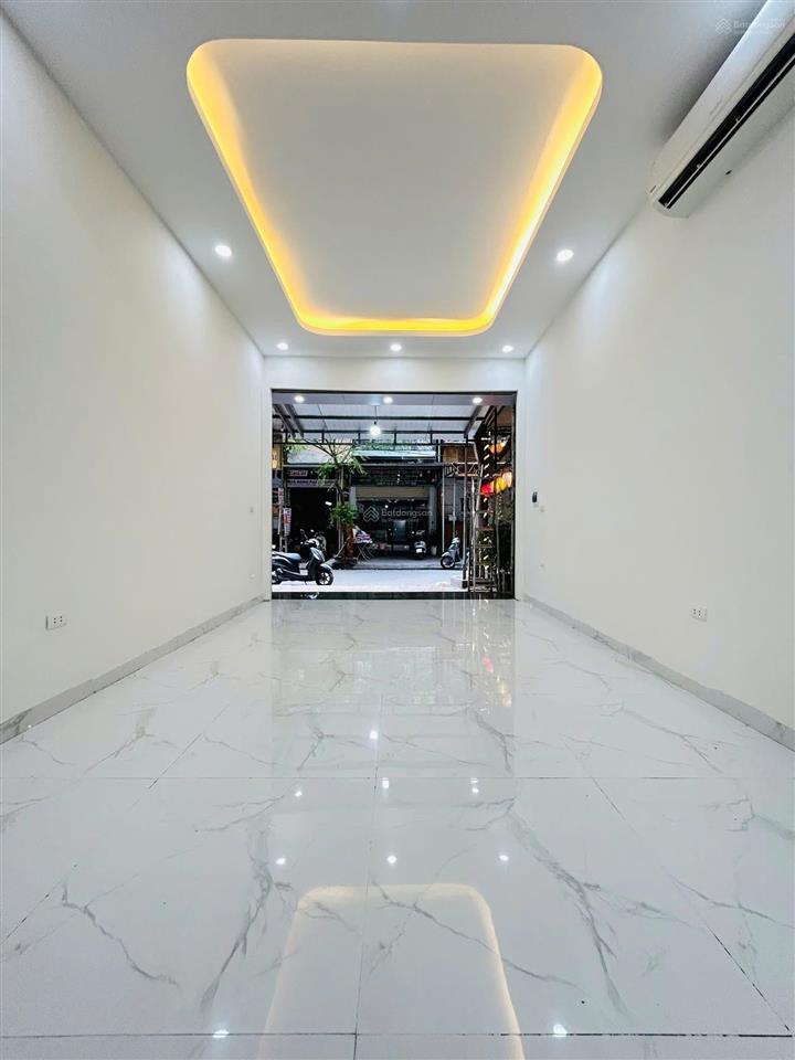 Bán tập thể tầng 1  khu vĩnh phúc  ô tô dừng tránh đỗ  kinh doanh đỉnh.