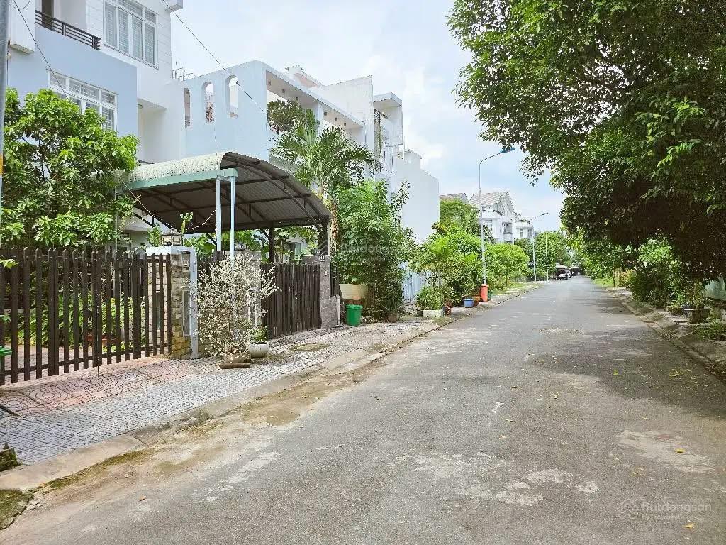 Bán biệt thự góc 2 mặt tiền kdc gia hoà, phước long b, quận 9, giá siêu hời 23,8 tỷ,dt 252m2