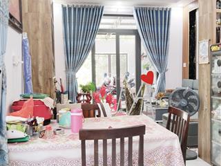 Chỉ 4tỷ2, nhà lầu 114m2, dân xây kiên cố, sân ôtô, 3pn, 4wc, gần c. viên, chợ, trường bình nhâm