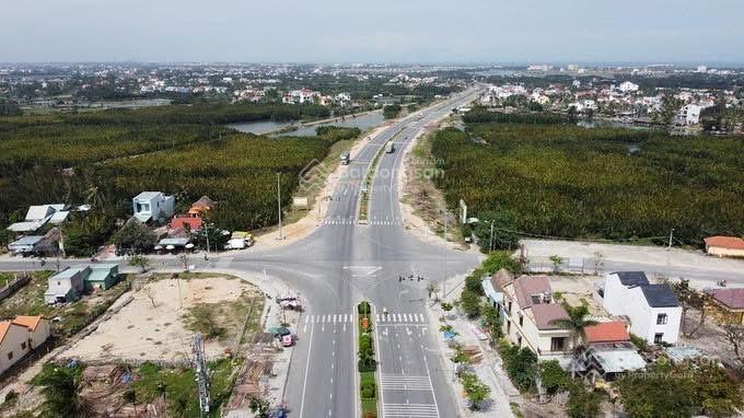 Bán đất mặt tiền đường nhựa 7m. sát đường vành đai. diện tích 215m2