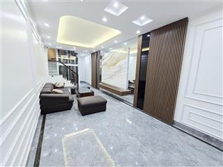 Bán nhà đường cổ linh, 8,4 tỷ, 40m2 x 6 tầng thang máy đầy đủ nội thất
