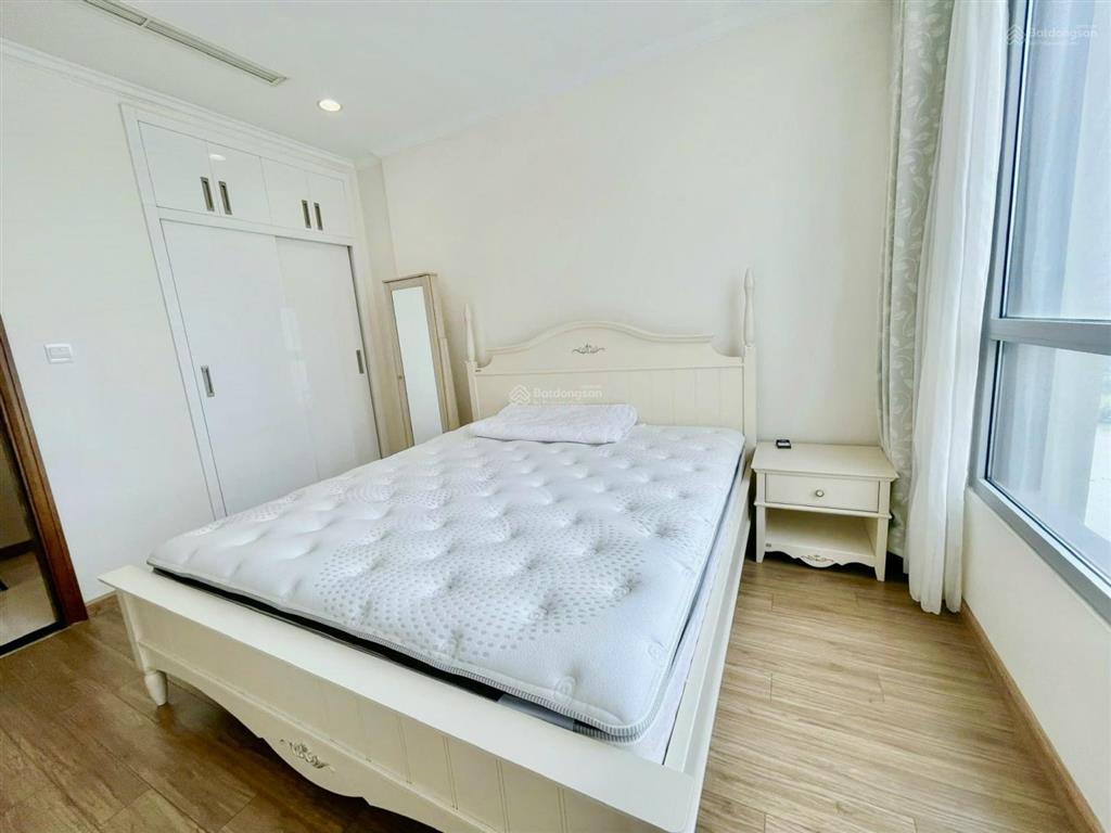 Cho thuê cc vinhomes central park, 24 triệu vnd, 90m2, 2pn + 2wc, view sông, giá tốt