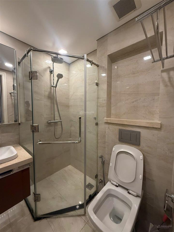 Cho thuê gấp cc 2pn, 2wc, 25 triệu, 78m2 tại vinhomes golden river ba son, q1, hcm