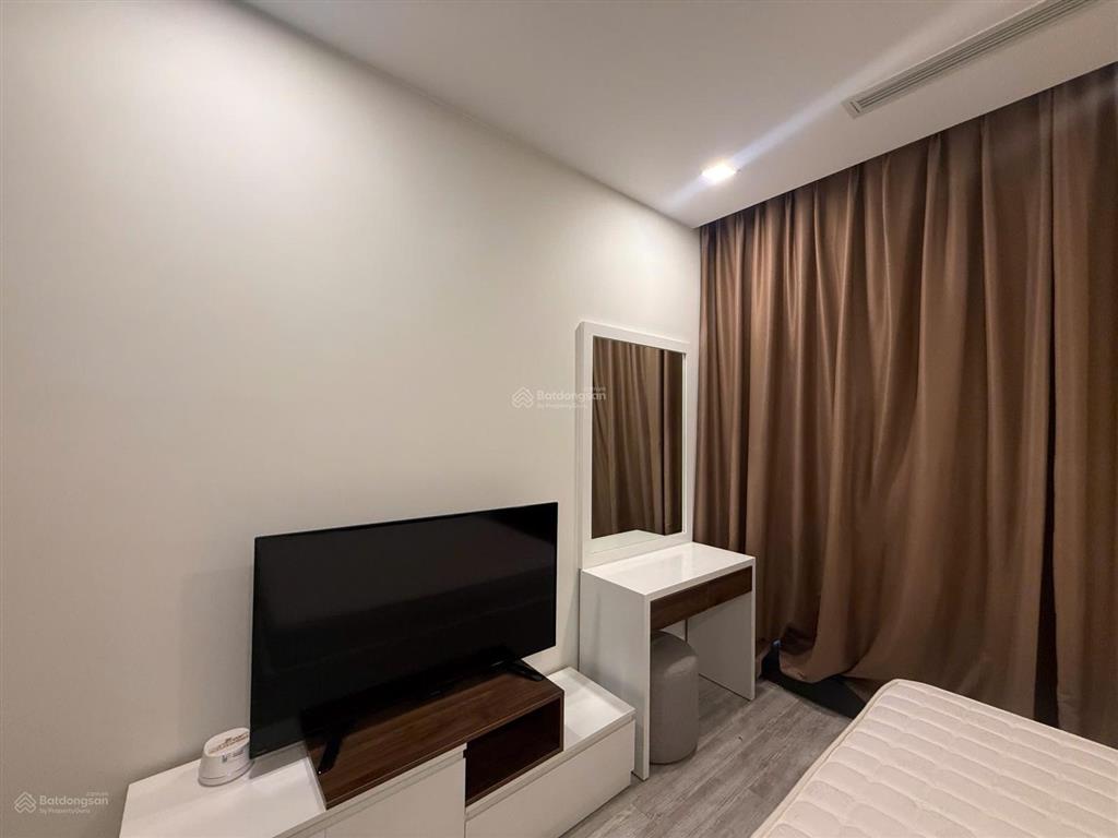 Cho thuê gấp cc 2pn, 2wc, 25 triệu, 78m2 tại vinhomes golden river ba son, q1, hcm