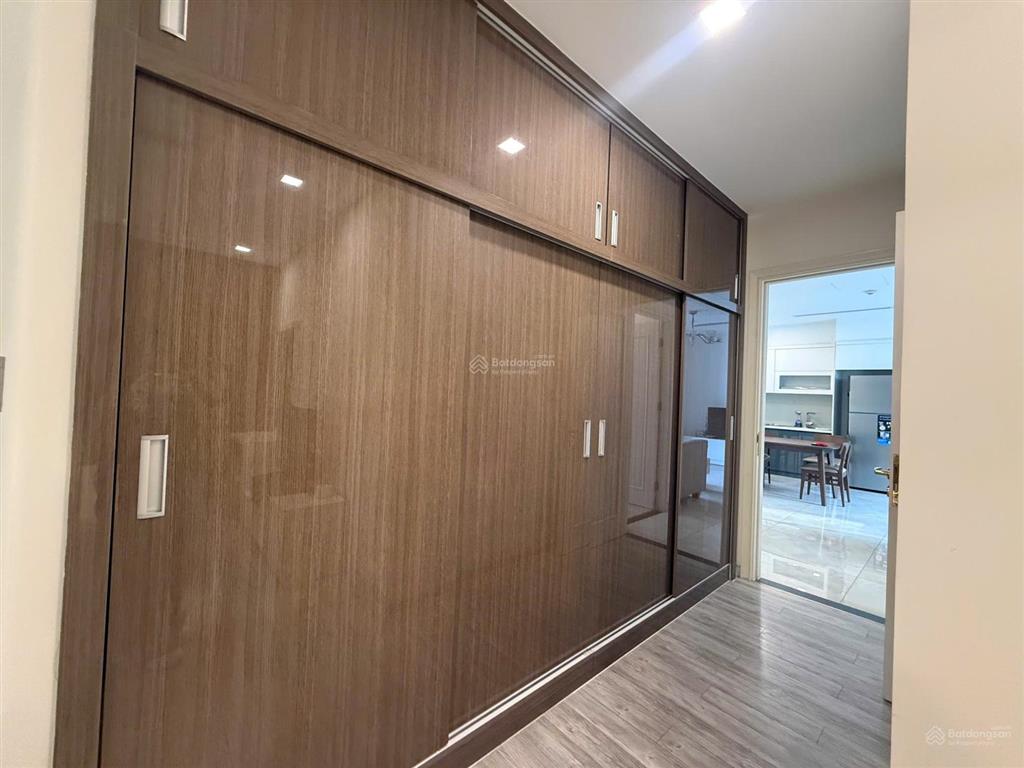 Cho thuê gấp cc 2pn, 2wc, 25 triệu, 78m2 tại vinhomes golden river ba son, q1, hcm
