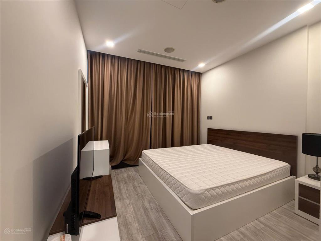 Cho thuê gấp cc 2pn, 2wc, 25 triệu, 78m2 tại vinhomes golden river ba son, q1, hcm