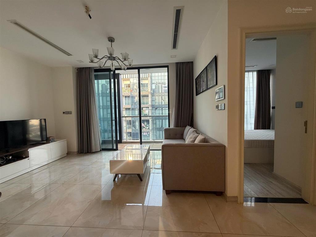 Cho thuê gấp cc 2pn, 2wc, 25 triệu, 78m2 tại vinhomes golden river ba son, q1, hcm