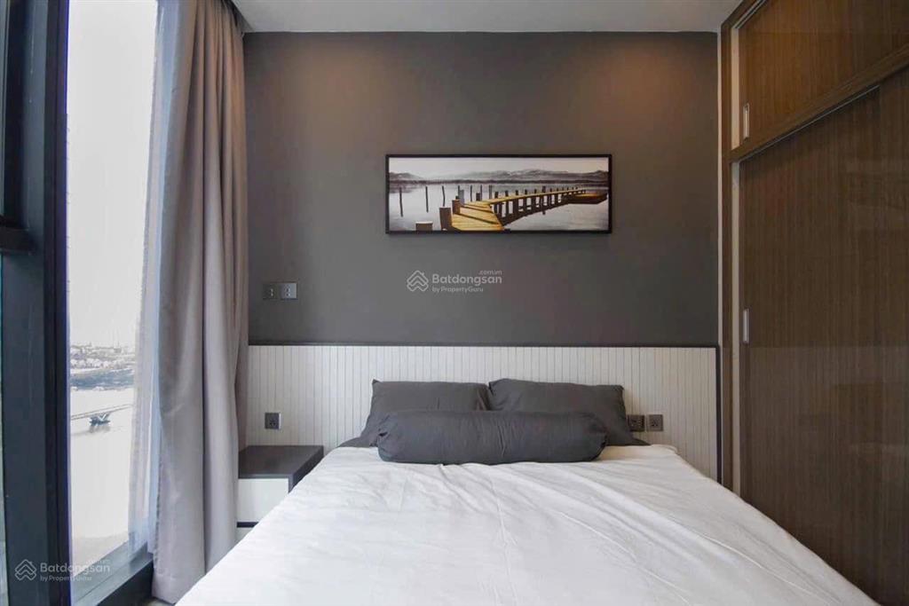 Kẹt tiền cần bán ch vinhomes golden river 2pn 78m2 giá 16,5 tỷ view xéo bitexco.  0906 322 *** linh