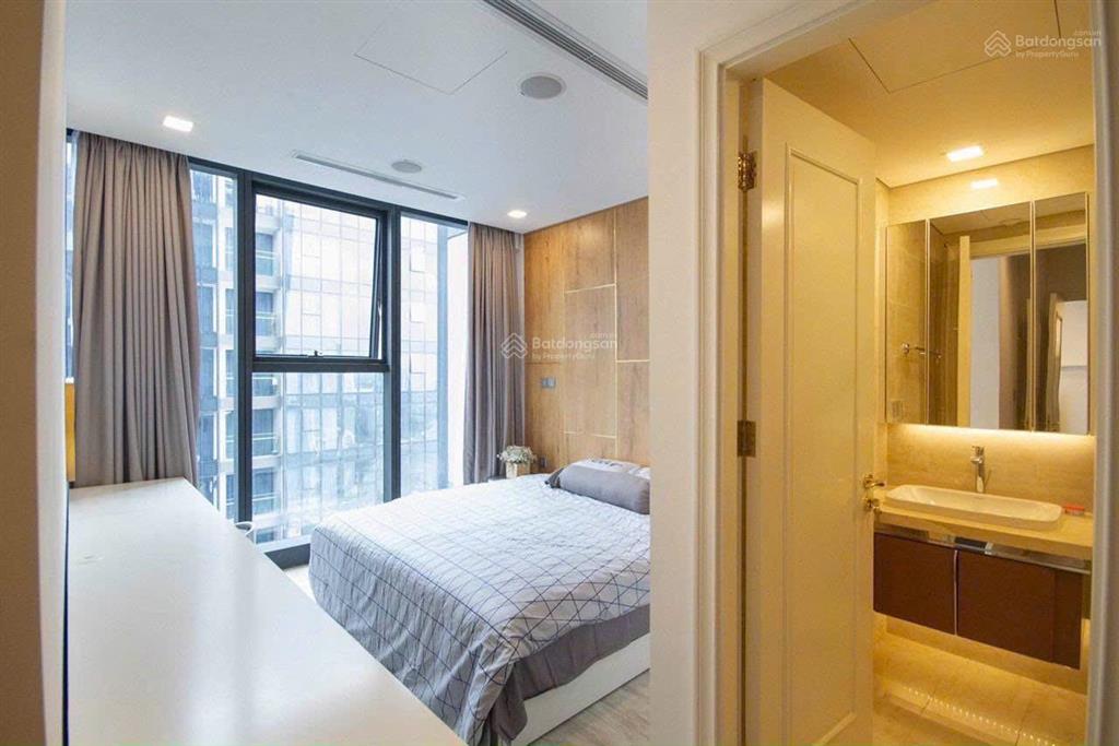 Kẹt tiền cần bán ch vinhomes golden river 2pn 78m2 giá 16,5 tỷ view xéo bitexco.  0906 322 *** linh