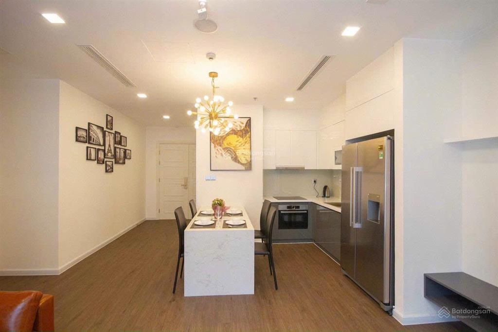 Kẹt tiền cần bán ch vinhomes golden river 2pn 78m2 giá 16,5 tỷ view xéo bitexco.  0906 322 *** linh