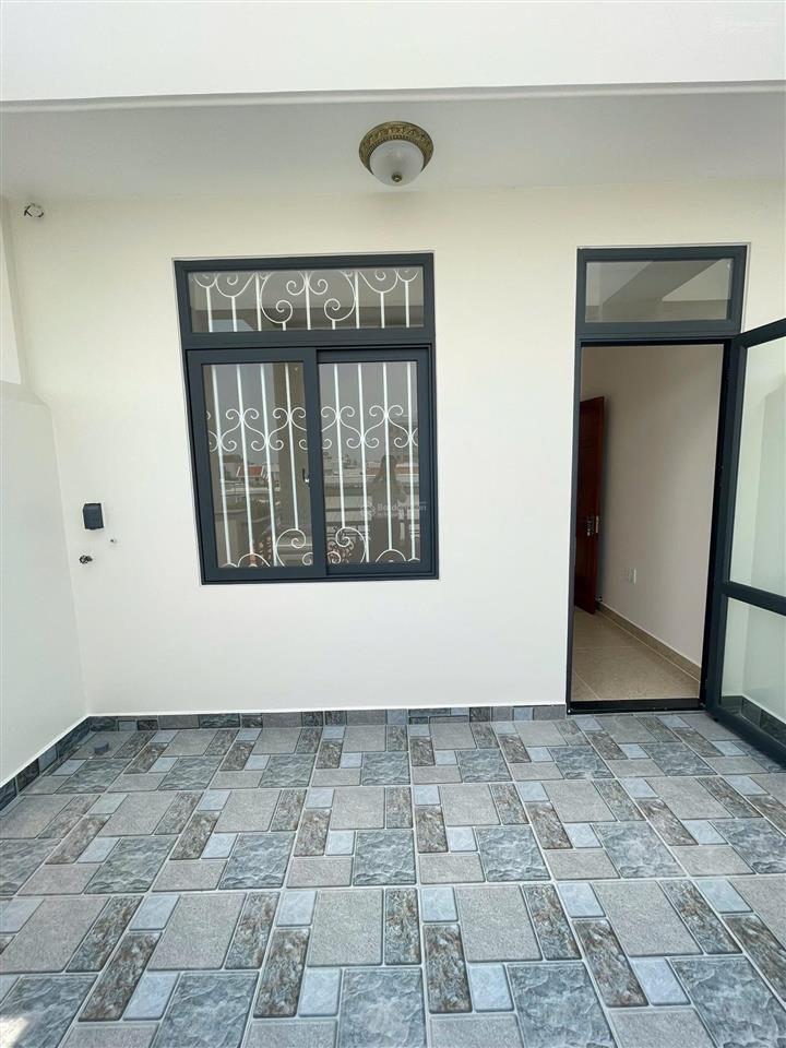 Cho thuê nhà mới 100% có 4pn, ngay ql13, gần vạn phúc city, oto đỗ trong nhà