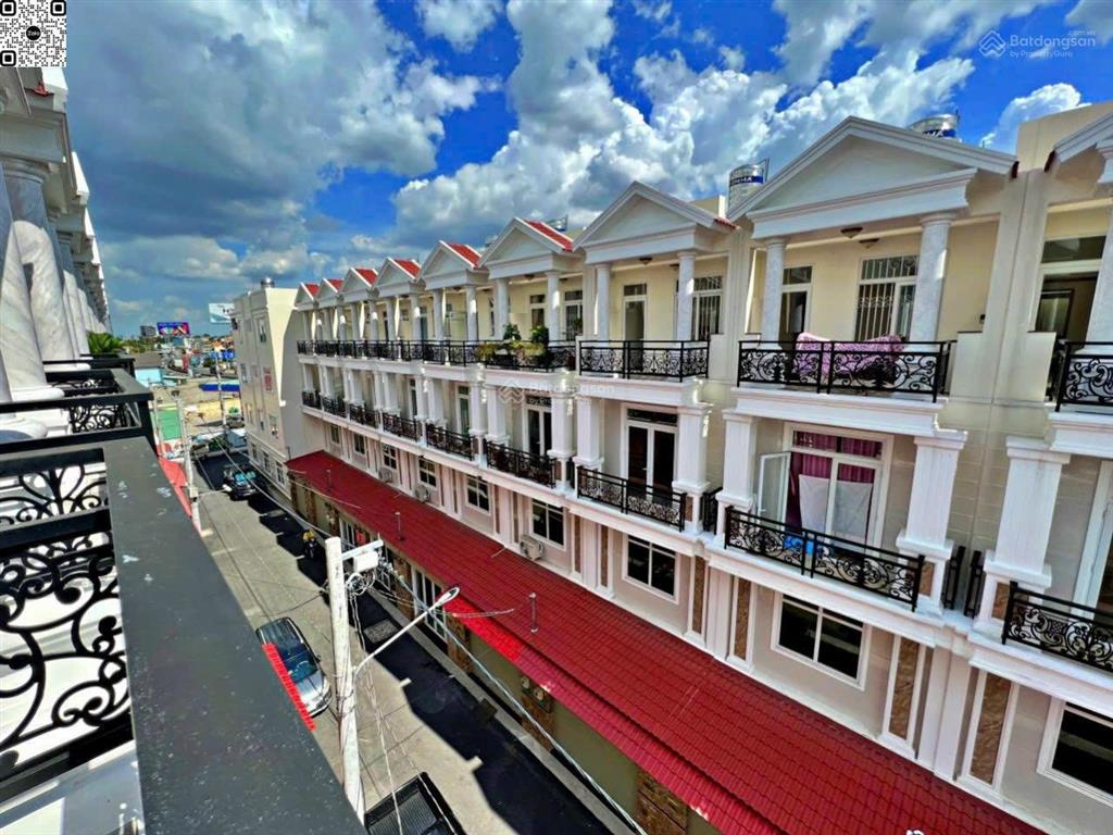 Cho thuê nhà mới 100% có 4pn, ngay ql13, gần vạn phúc city, oto đỗ trong nhà