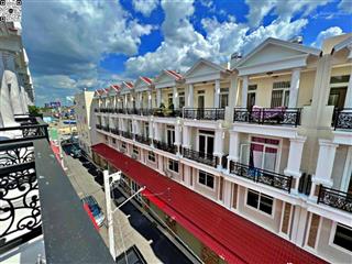 Cho thuê nhà mới 100% có 4pn, ngay ql13, gần vạn phúc city, oto đỗ trong nhà