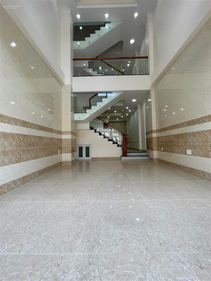 Cho thuê nhà mới 100% có 4pn, ngay ql13, gần vạn phúc city, oto đỗ trong nhà