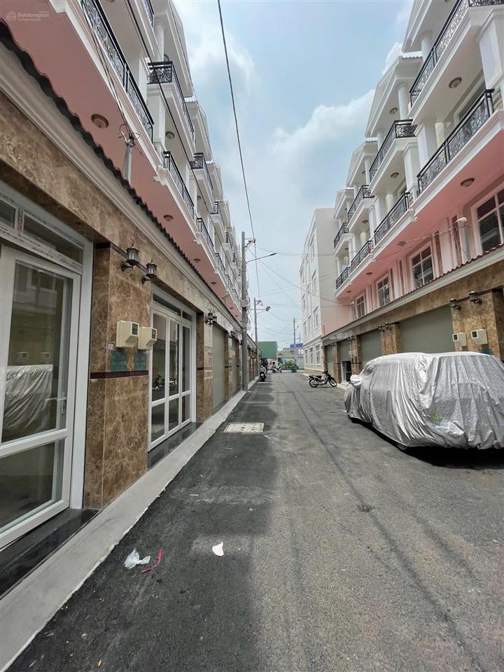 Cho thuê nhà mới 100% có 4pn, ngay ql13, gần vạn phúc city, oto đỗ trong nhà