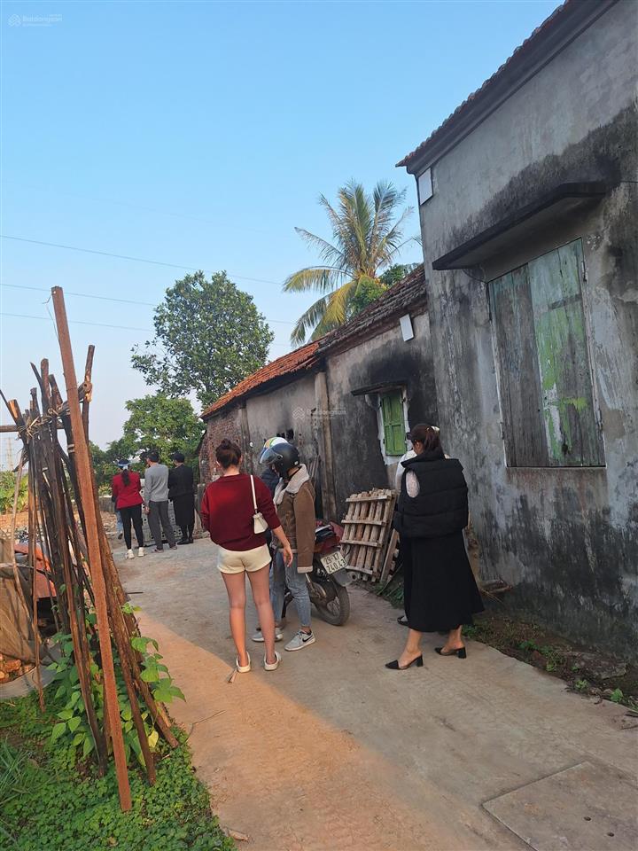 Chính chủ bán mảnh đất 80m sổ đỏ giá hơn 3 tỷ. bám vimhome olympic và cụm công ghiệp tân ước.