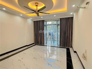 Cho thuê biệt thự dt 210m2, 46 triệu, 10pn, 6wc tại trần thái tông, cầu giấy, oto vào nhà