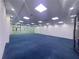 Vp dt 110m2 giá 18tr/th phố trần thái tông sàn đẹp hiếm