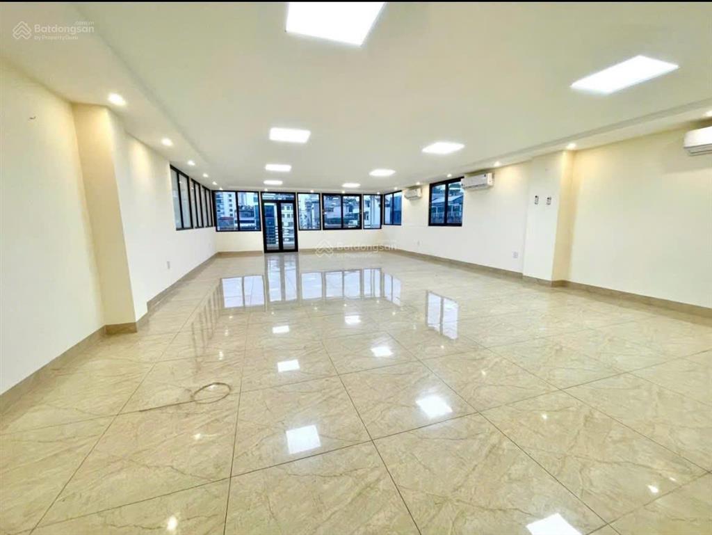 Vp dt 110m2 giá 18tr/th phố trần thái tông sàn đẹp hiếm
