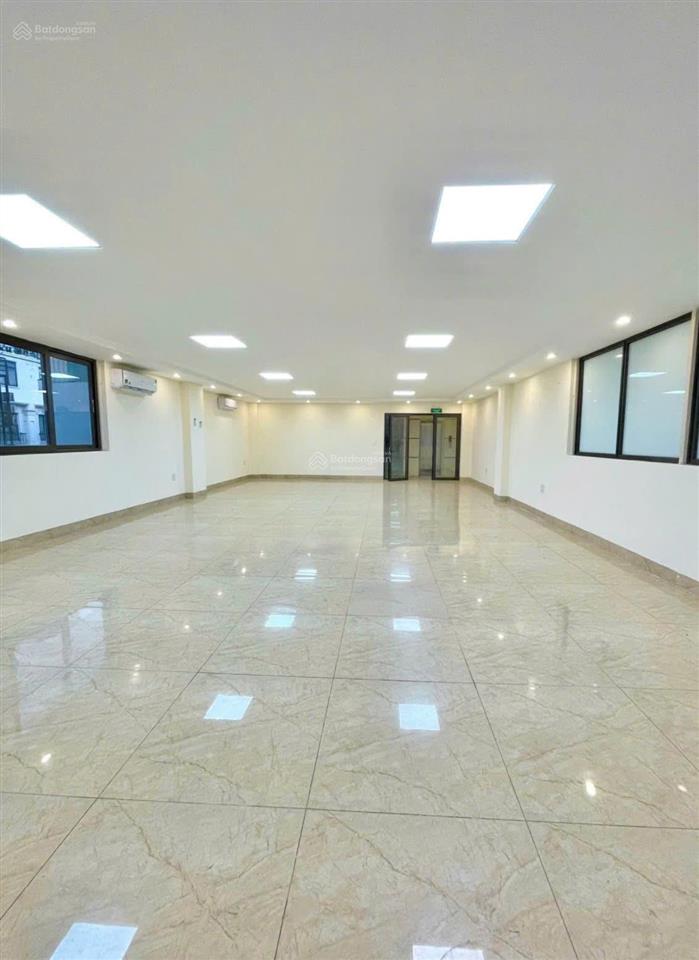 Vp dt 110m2 giá 18tr/th phố trần thái tông sàn đẹp hiếm