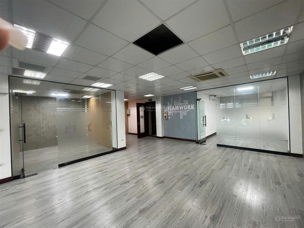 Vp dt 110m2 giá 18tr/th phố trần thái tông sàn đẹp hiếm
