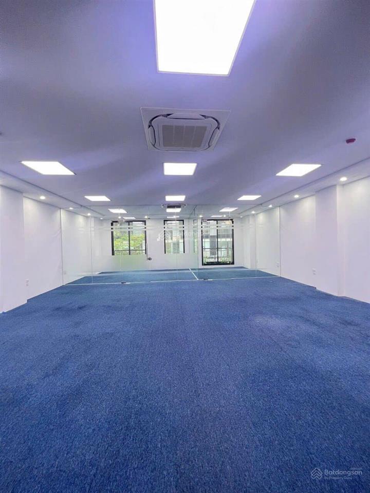 Vp dt 110m2 giá 18tr/th phố trần thái tông sàn đẹp hiếm