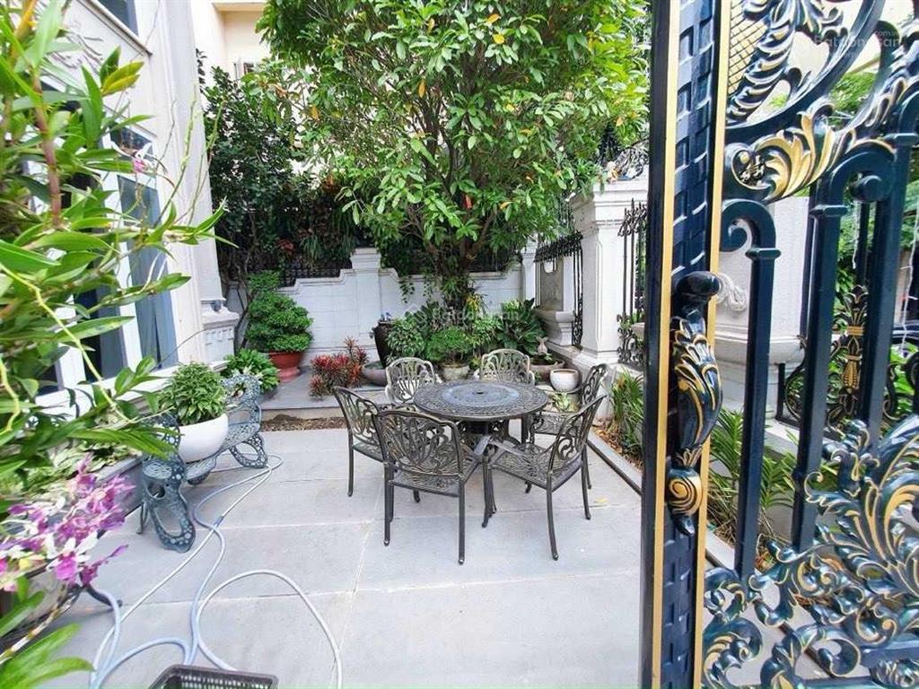 Gia đình tôi cần bán biệt thự pháp trung tâm, phường 6 , quận 3. dt 10x15m, 3 lầu, giá 32.9 tỷ