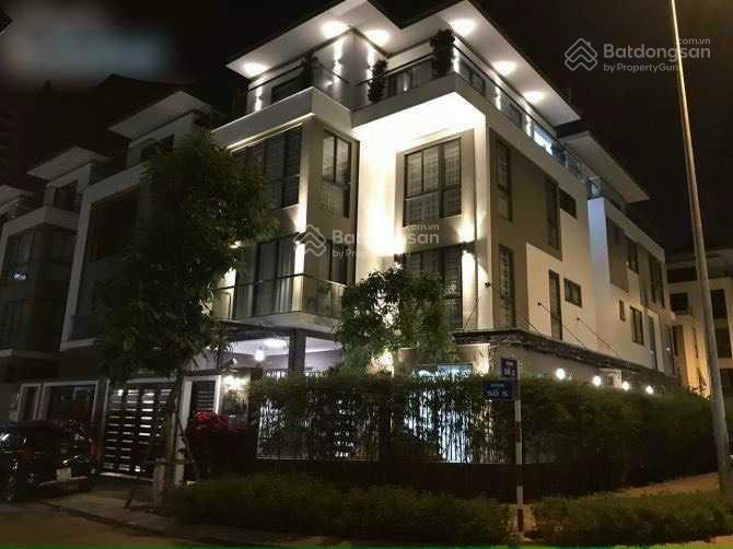 Gia đình tôi cần bán biệt thự pháp trung tâm, phường 6 , quận 3. dt 10x15m, 3 lầu, giá 32.9 tỷ