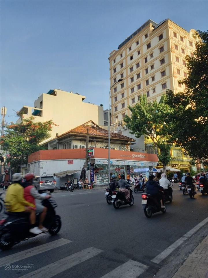 Rẻ nhất góc 2 mt ốp kính phạm ngọc thạch, p. 6, quận 3 (5x16m) 3 tầng hđt 150tr/th giá 30 tỷ