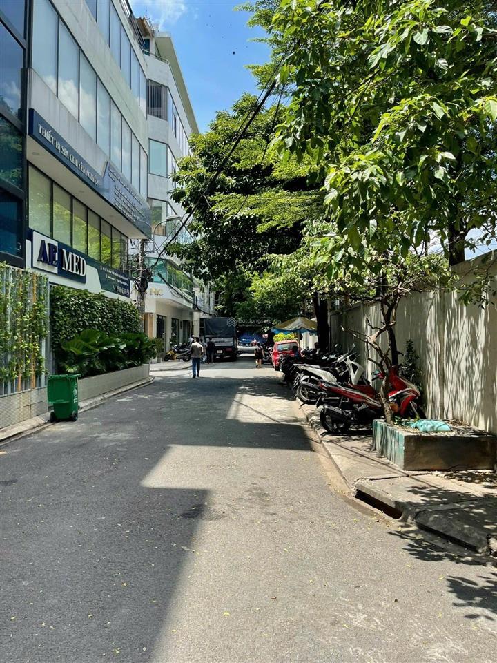 Nhà hẻm 5m xe hơi  ngay nguyễn tri phương, q10  4,7x12m 5 tầng 12chdv cho thuê 50tr/th