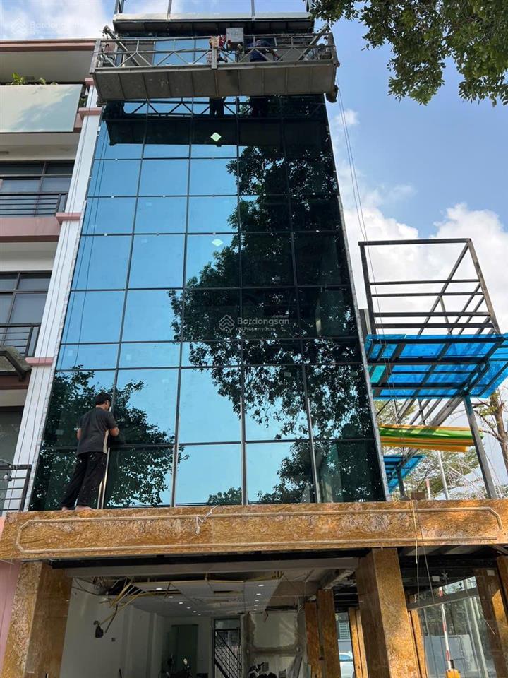 Chưa từng có! nhà cao tầng lô góc siêu vip mặt phố trịnh văn bô giá tốt cho khách đầu tư