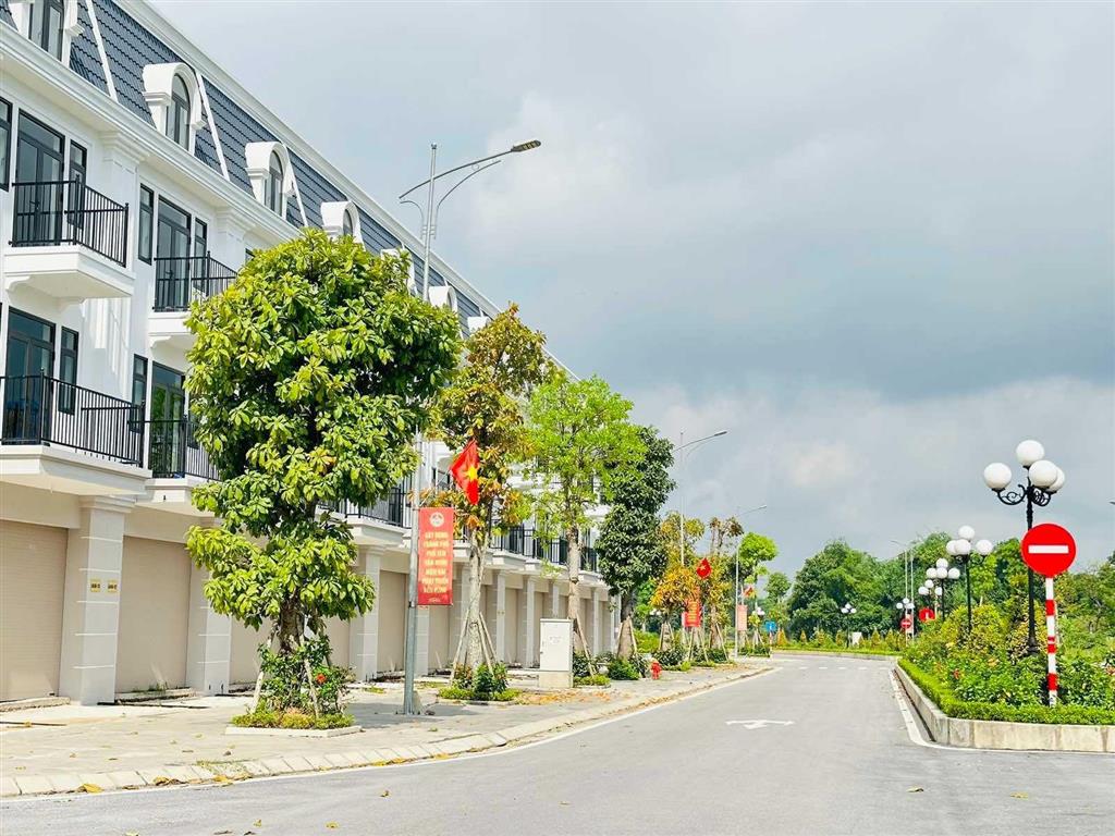 Cực sốc! chỉ từ 700tr sở hữu đất nền thành phố  sẵn sổ  sát khu cn sumsung