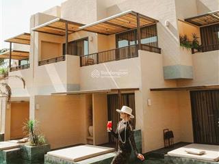 Biệt thự biển sở hữu 4,7 km biển bãi dài  full nội thất, sông lười sau nhà!