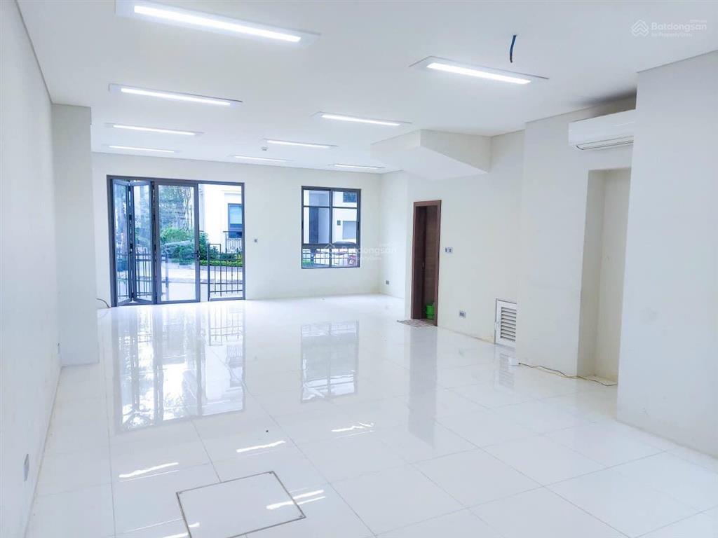 Cho thuê vp 100m2 miễn phí gửi xe, free phí dịch vụ. nhân sự 20  25 người