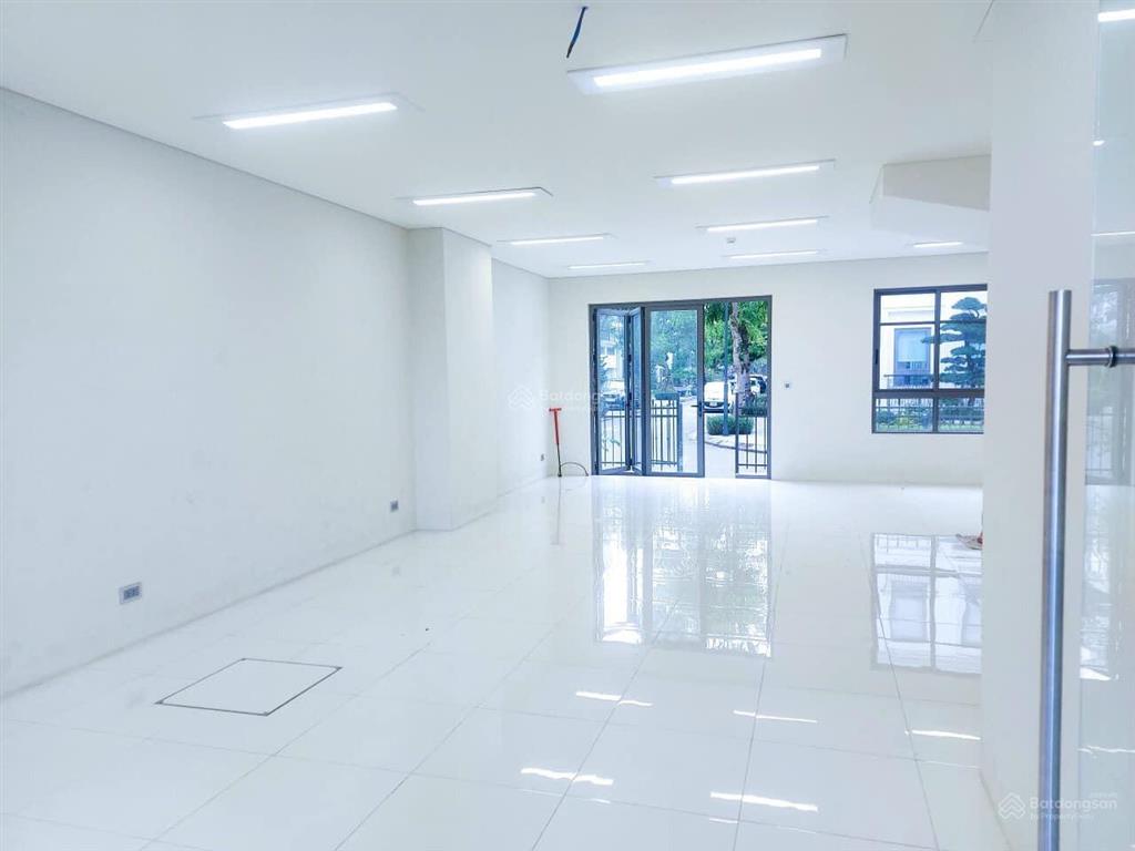 Cho thuê vp 100m2 miễn phí gửi xe, free phí dịch vụ. nhân sự 20  25 người