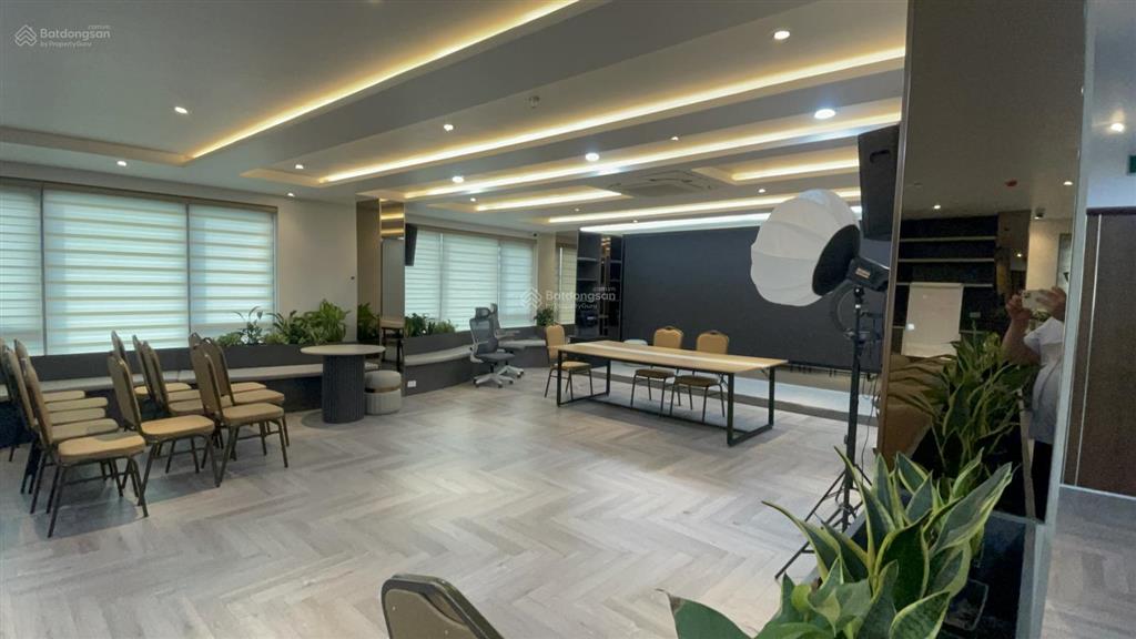 Bán biệt thự hàng hiếm tại kđt hạ đình, 66 tỷ, 169 m2, 7 tầng, tây bắc, xây full đất làm office