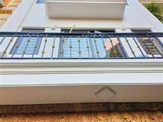 Bác giang cần bán nhà kim mã, lô góc, ngõ thông, kinh doanh cho thuê tốt, lắp được thang máy