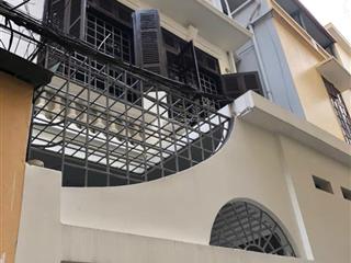 A quân bán nhà sân vườn ở nguyễn công hoan, ngõ thông, trước nhà rộng gần 3m, dân trí vip