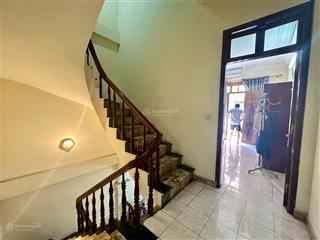 Cô mai bán nhà 135 đội cấn, 2 mặt ngõ, 3 bước ra hồ, sân rộng  69m2  4 tầng, mặt tiền 4.3m