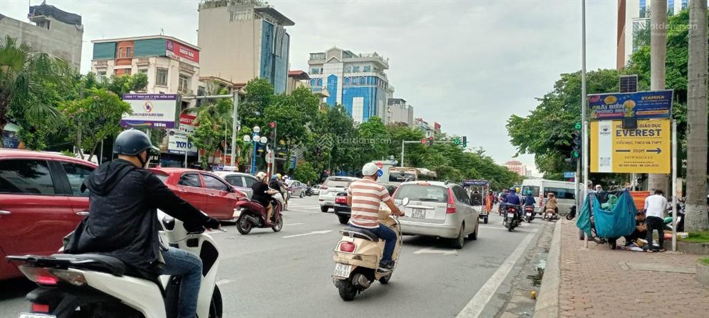 Siêu hiếm mảnh đất hoàng quốc việt 100m2, mặt tiền 8m, ôtô, vỉa hè, kinh doanh, 36 tỷ thương lượng