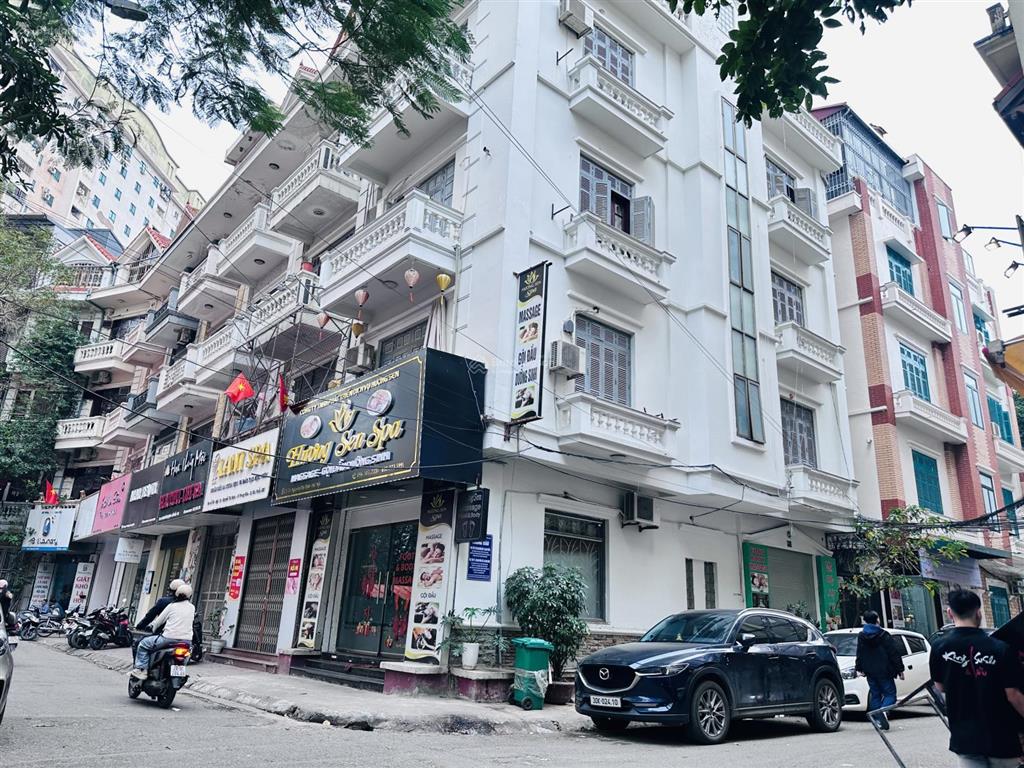 Bán nhà phân lô nguyễn văn huyên 60m2, 6 tầng, mt 5m, ô tô, thang máy, full nội thất 20 tỷ tl