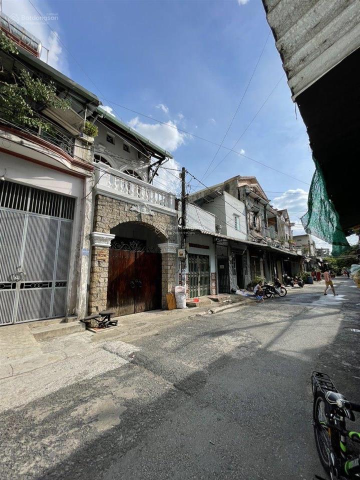 Cần bán gấp nhà trệt lửng lầu, vì trí gần chợ thuận tiện di chuyển nhanh đến trung tâm tp và các kh