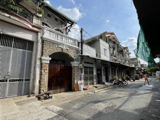 Cần bán gấp nhà trệt lửng lầu ,vì trí gần chợ thuận tiện di chuyển nhanh đến trung tâm tp và các kh